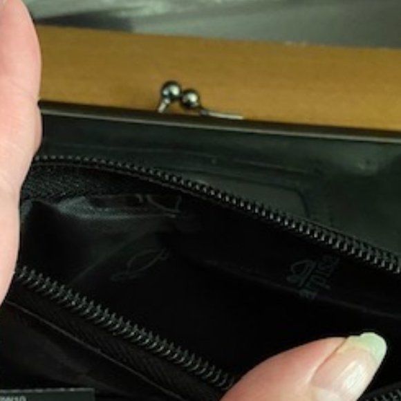 Carpisa Black Clasp Wallet from Italy NWT - Picture 4 of 10